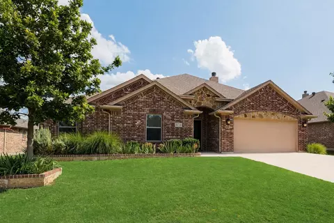 673 Fossil Wood Dr, Saginaw, TX 76179