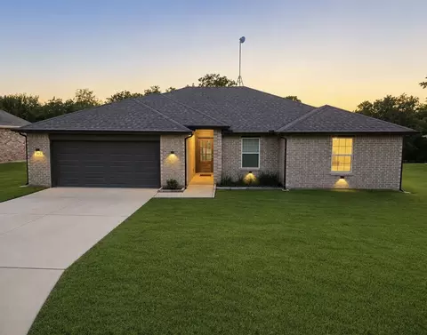 105 Jim Walters Dr, Runaway Bay, TX 76426