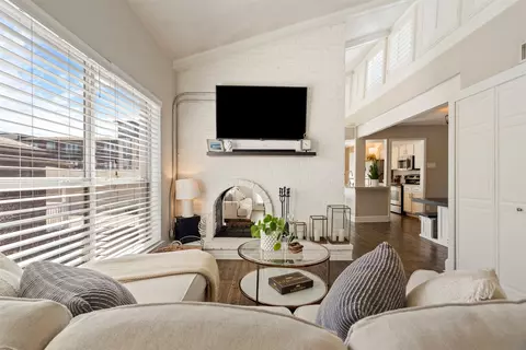 5916 Sandhurst Ln #225, Dallas, TX 75206