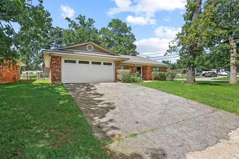 1301 Crestview Dr, Denison, TX 75020