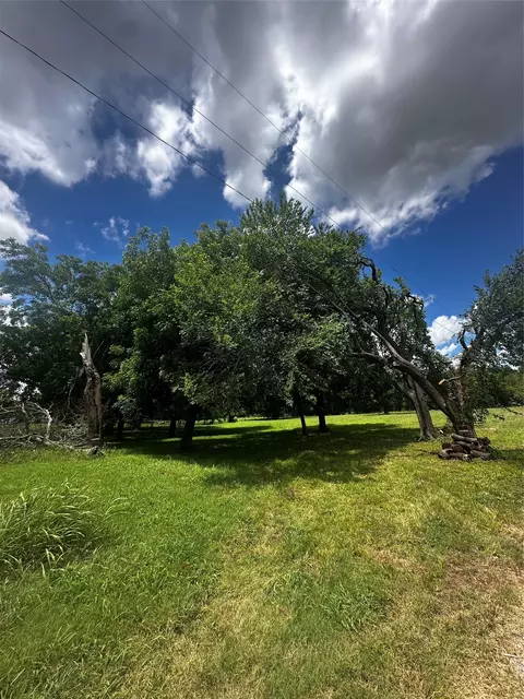 701 W Howell St, Saint Jo, TX 76265