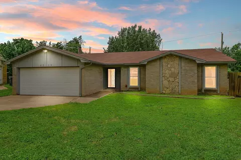 4212 Selina Ct, Arlington, TX 76016