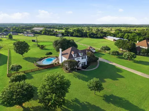 1301 Rolling Acres Dr, Argyle, TX 76226