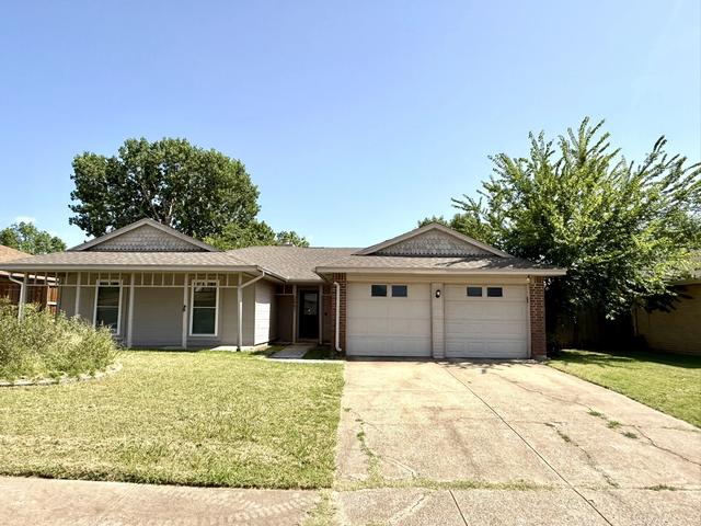 2661 Berkshire Ln, Grand Prairie, TX 75052