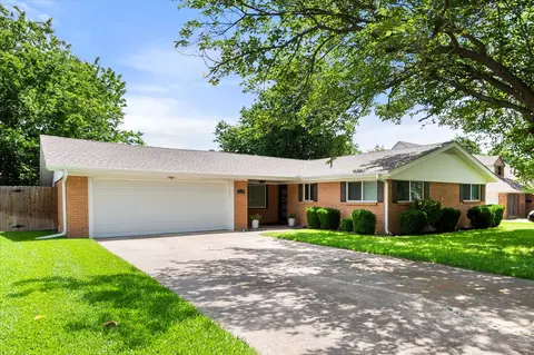 5609 Westcreek Dr, Fort Worth, TX 76133