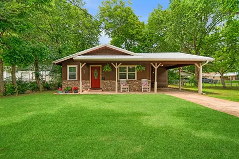 2435 Hubbard St, Paris, TX 75460