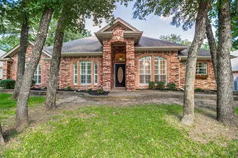 3624 Chateaux Ln, Hurst, TX 76054