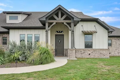 948 Silverleaf Dr, Weatherford, TX 76085
