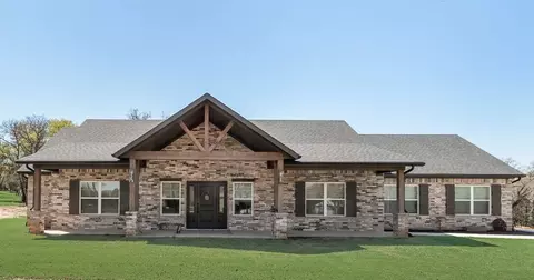 245 Creek Crossing St, Alvord, TX 76225