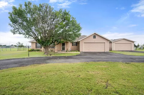 9113 N Monterrey Dr, Alvarado, TX 76009