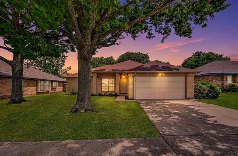 925 Larue Dr, Cedar Hill, TX 75104