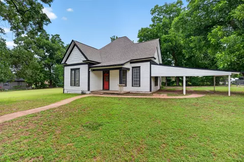 107 S Washington St, Cleburne, TX 76031