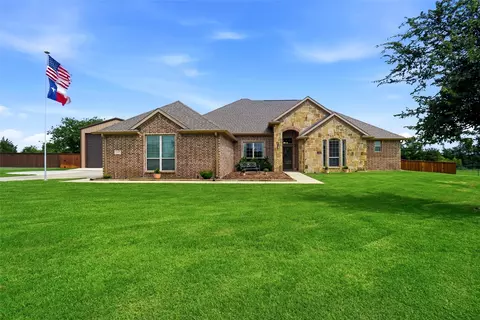 107 High Country Rd, Decatur, TX 76234