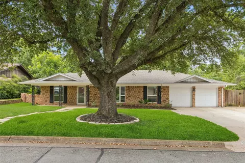 1706 Camellia Dr, Arlington, TX 76013