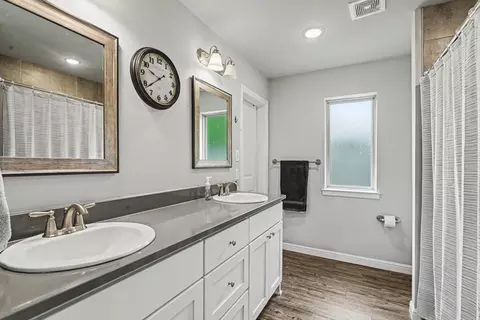 Bath - 977 Sam St, Springtown, TX 76082 photo 1 of 2