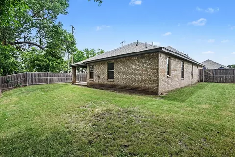 Exterior - 977 Sam St, Springtown, TX 76082 photo 5 of 5