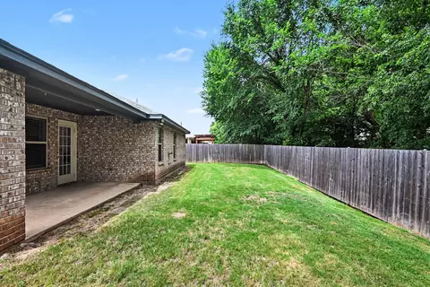 Exterior - 977 Sam St, Springtown, TX 76082 photo 4 of 5