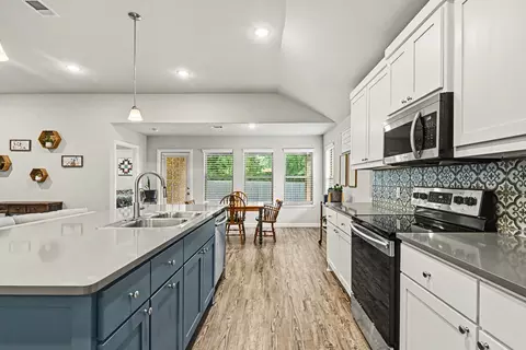 Kitchen - 977 Sam St, Springtown, TX 76082 photo 3 of 5