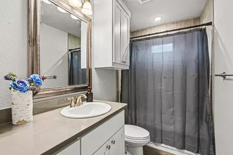 Bath - 977 Sam St, Springtown, TX 76082 photo 2 of 2