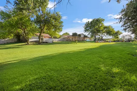 Exterior - 103 Cedar Dr, Oak Leaf, TX 75154 photo 10 of 11