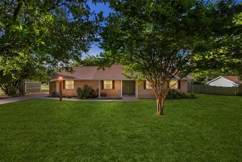 103 Cedar Dr, Oak Leaf, TX 75154