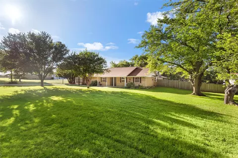 Exterior - 103 Cedar Dr, Oak Leaf, TX 75154 photo 5 of 11