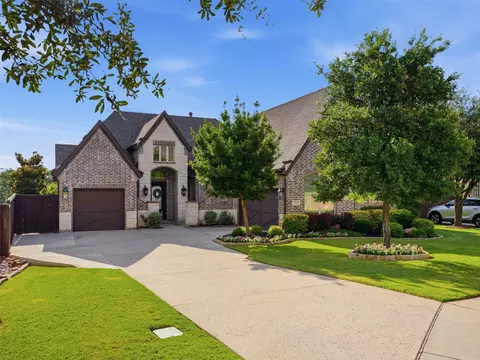 1221 Falcon Dr, Grapevine, TX 76051