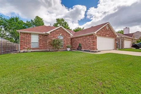 1118 Germany Dr, Cedar Hill, TX 75104