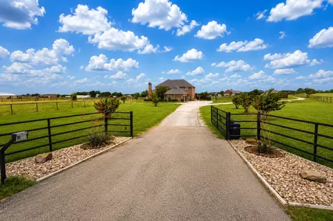 1613 Schober Rd, Northlake, TX 76226