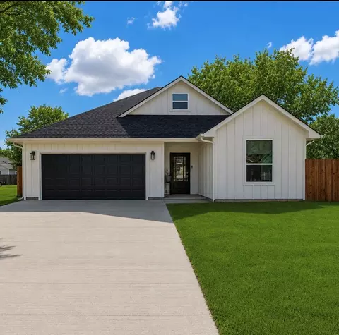 1314 E Pecan St, Gainesville, TX 76240