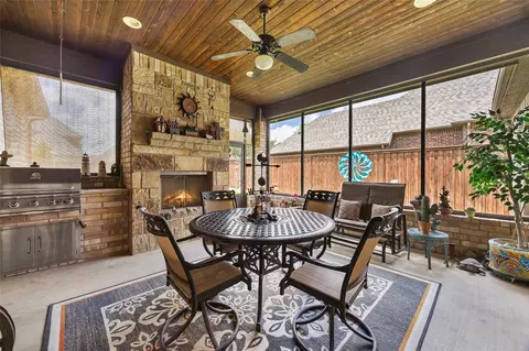 7901 Bentley Dr, North Richland Hills, TX 76182