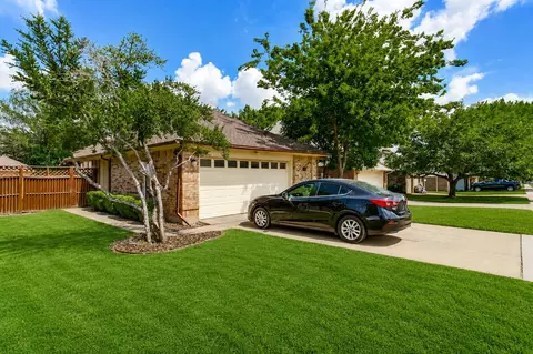 919 Boxwood Dr, Lewisville, TX 75067