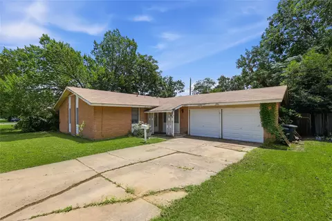2006 Exeter St, Irving, TX 75062 photo 3