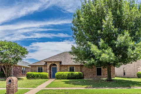 108 Oak Hollow Ln, Red Oak, TX 75154