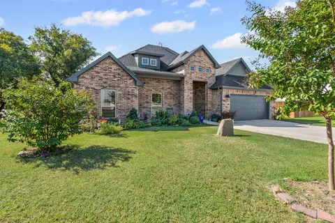 8223 Loar Ct, Fort Worth, TX 76126
