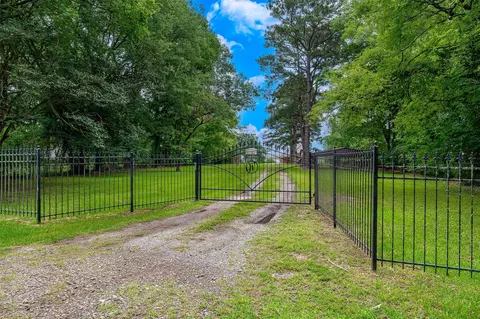 10307 Pirogue Rd, Oil City, LA 71061