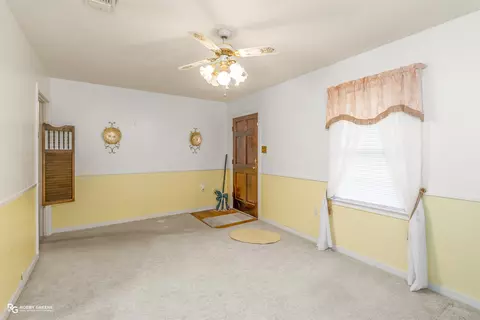 Living - 504 W Marshall St, Minden, LA 71055 photo 5 of 5