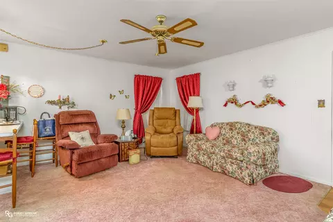 Living - 504 W Marshall St, Minden, LA 71055 photo 2 of 5