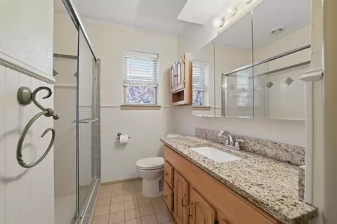 Bath - 1801 Tyler Ave, Euless, TX 76040 photo 1 of 4