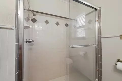 Bath - 1801 Tyler Ave, Euless, TX 76040 photo 2 of 4