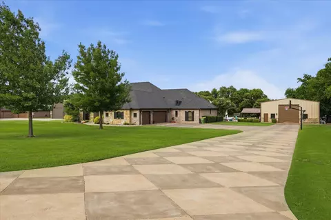 7000 Hunnington Dr, Sanger, TX 76266