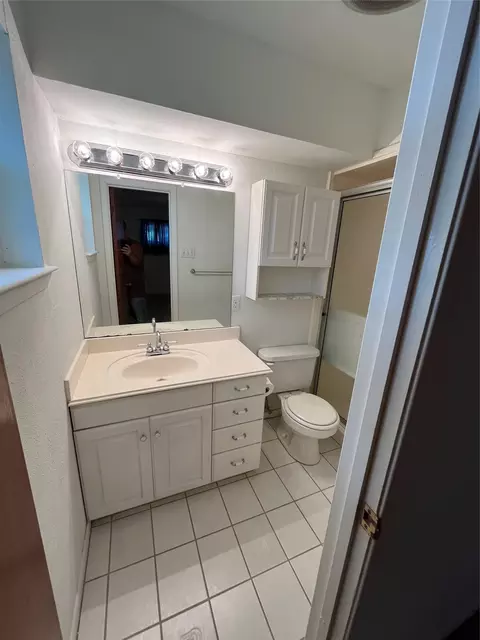 Bath - 110 Circle Dr, Point, TX 75472 photo 3 of 4