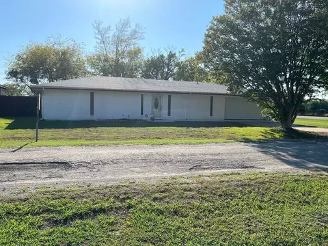 110 Circle Dr, Point, TX 75472