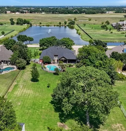 327 Lakeside Dr, Shady Shores, TX 76208