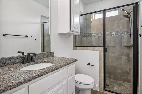 Bath - 1620 Cattle Dr, Prosper, TX 75078 photo 6 of 7