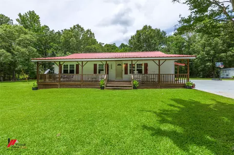 125 Honeysuckle Dr, Converse, LA 71419