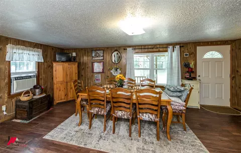 Dining - 125 Honeysuckle Dr, Converse, LA 71419 photo 2 of 3