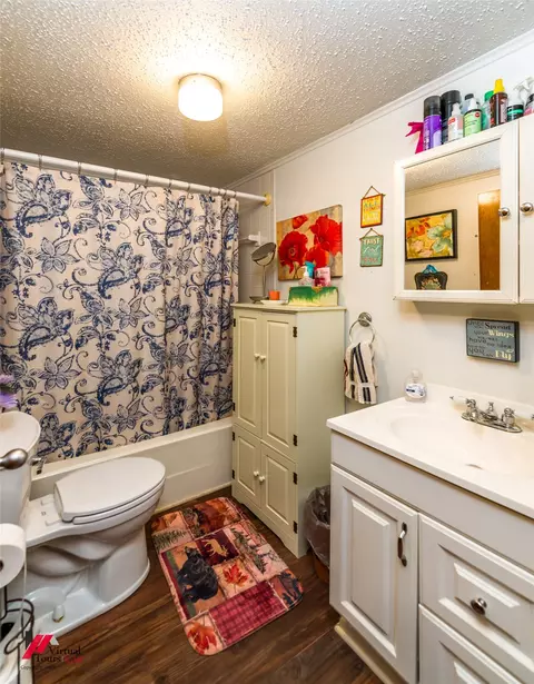Bath - 125 Honeysuckle Dr, Converse, LA 71419 photo 3 of 4