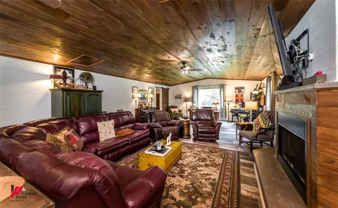 Living - 125 Honeysuckle Dr, Converse, LA 71419 photo 4 of 4