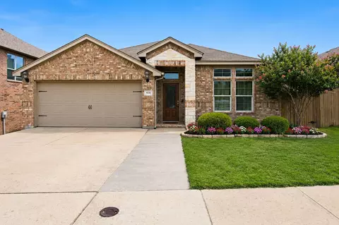 9236 Hunters Ct, White Settlement, TX 76108
